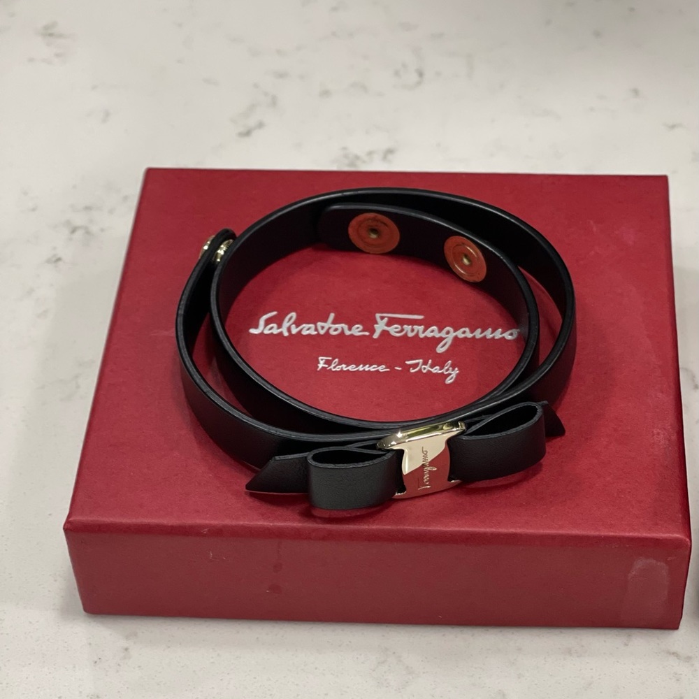 🔥Brand New! Salvatore Ferragamo Vera Brow leather bracelet 🎀🎁